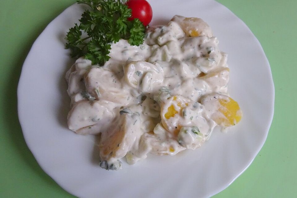 Rahmkartoffelsalat mit Gurke