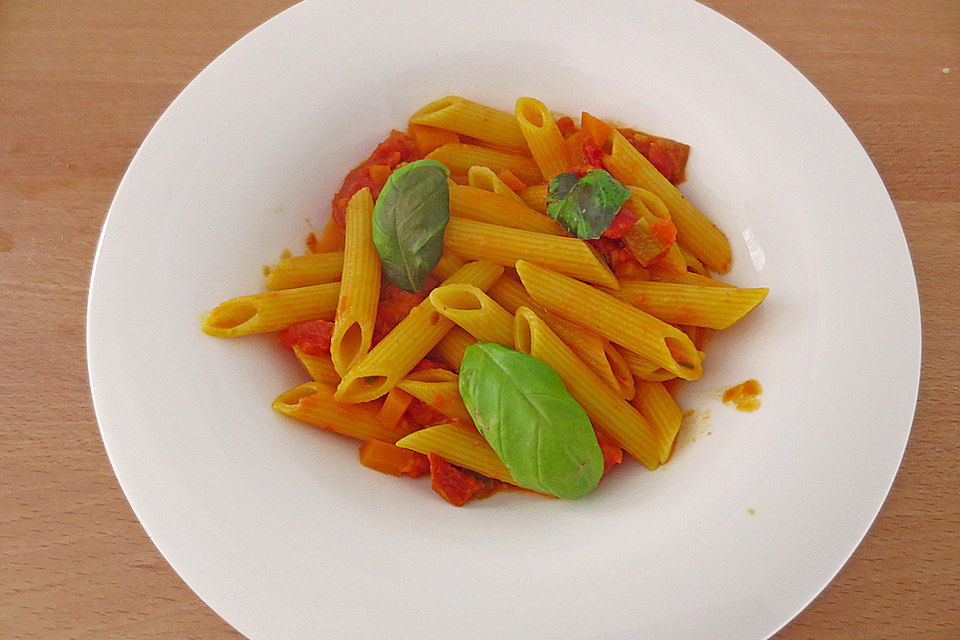 Penne mit winterlicher Tomatensauce