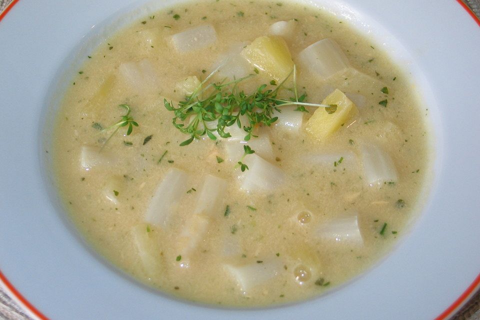 Spargelcremesuppe mit Ananas