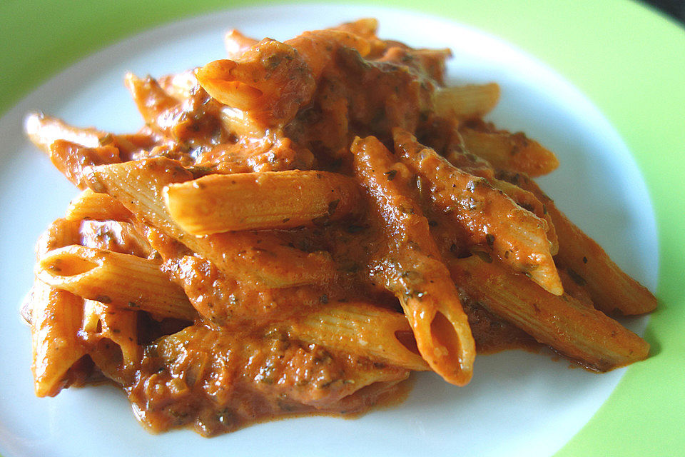 Penne in Kräuter-Tomatensauce