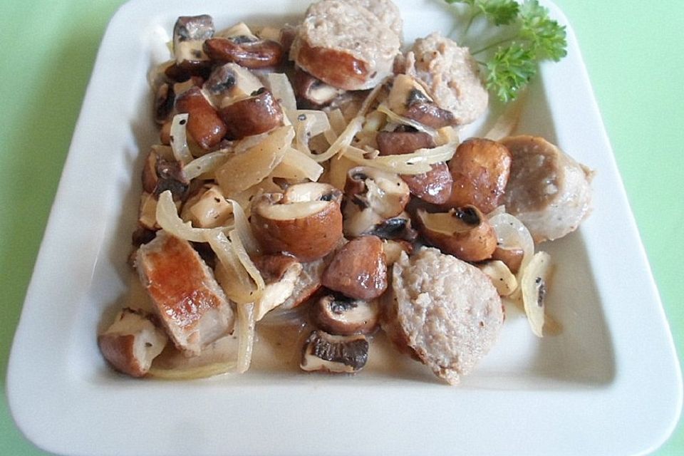 Bratwurst-Champignon-Sauce