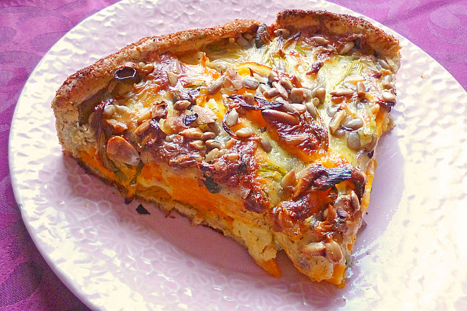 Kürbisquiche mit Nüssen