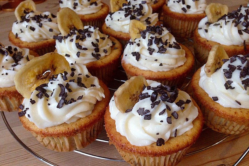 Banana-Split-Cupcakes