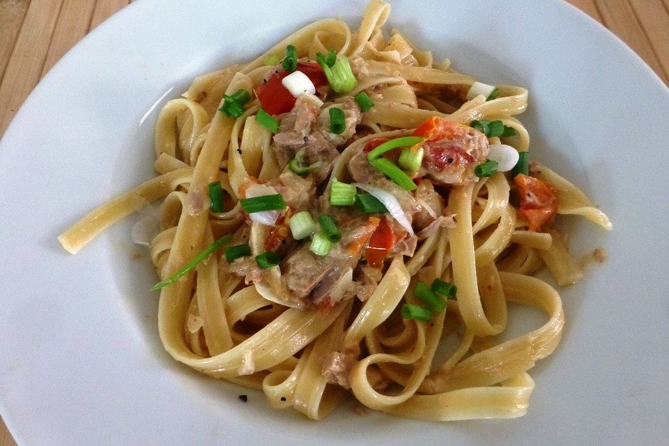 Spaghetti mit Zitronen-Thunfischsoße