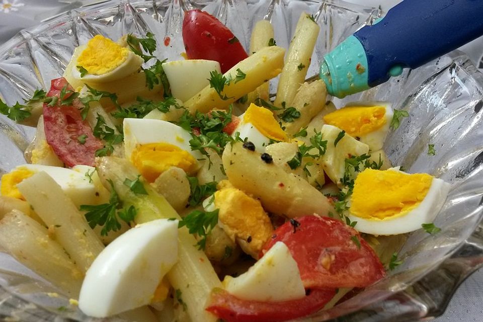 Spargelsalat mit Eierdressing