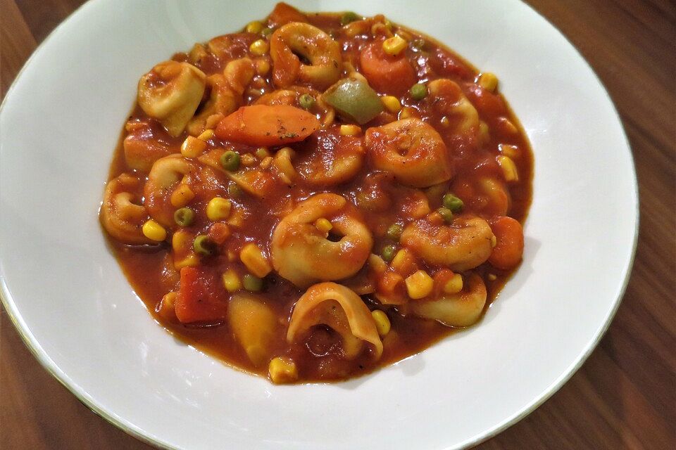 Tortellinisuppe mit Gemüse