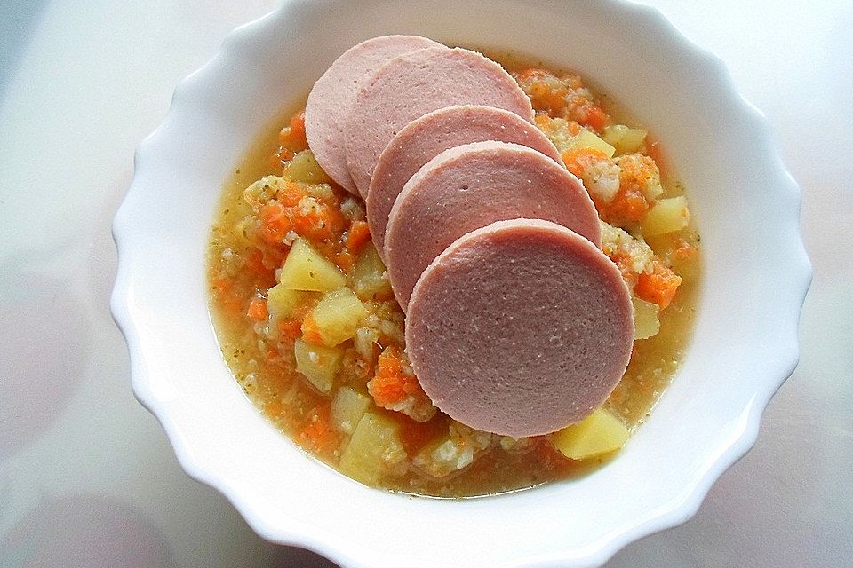 Gemüsesuppe mit Geflügelwurst