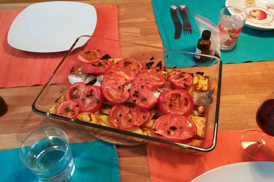 Tomatenfisch aus dem Ofen