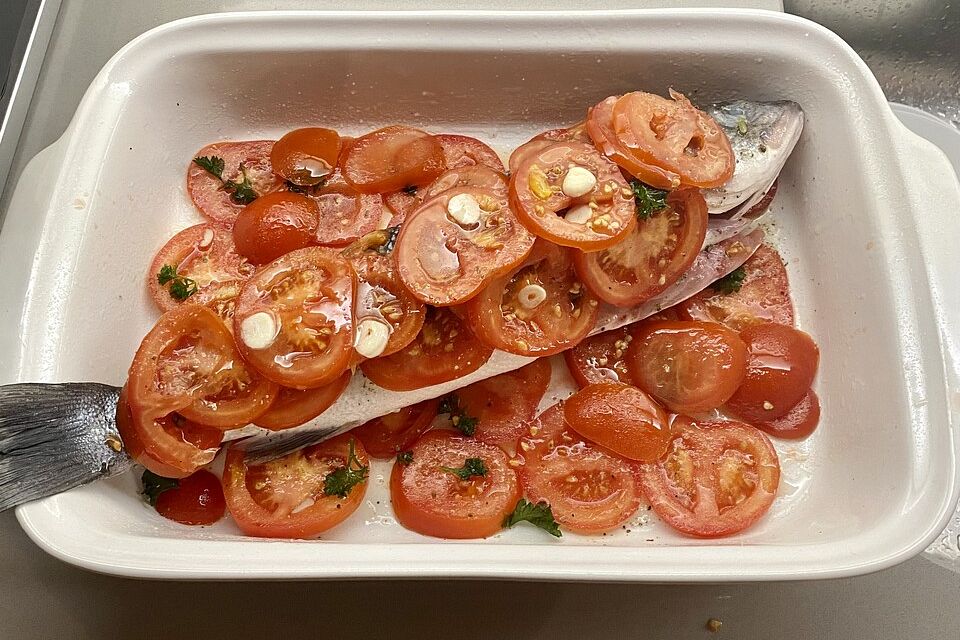 Tomatenfisch aus dem Ofen