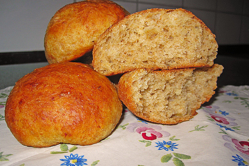 Vollkorn-Milchbrötchen mit Banane