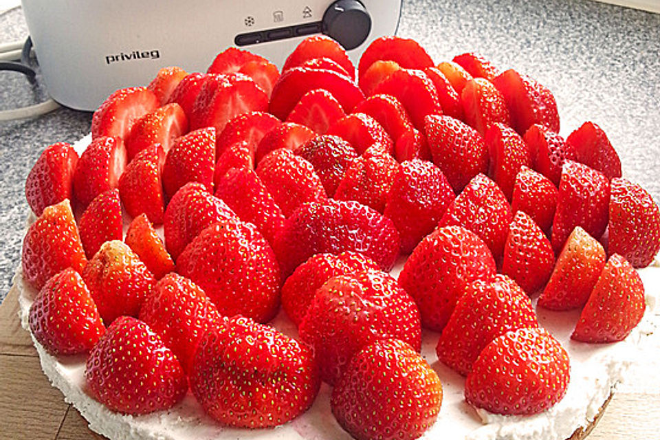 Baumkuchen mit Erdbeeren