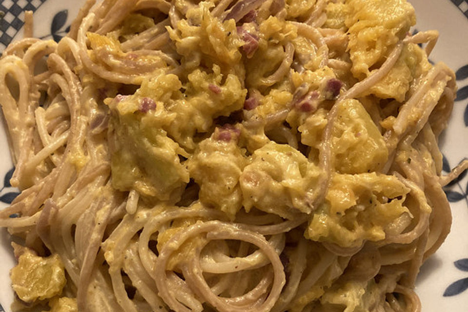 Spaghetti mit Kürbis-Carbonara