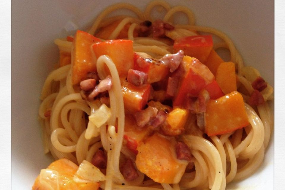 Spaghetti mit Kürbis-Carbonara