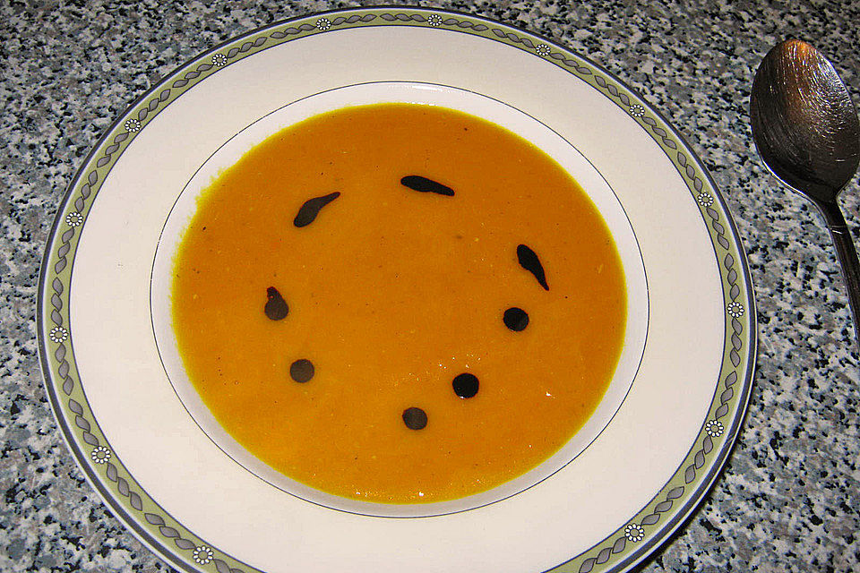 Kürbiscremesuppe mit Orangenlikör