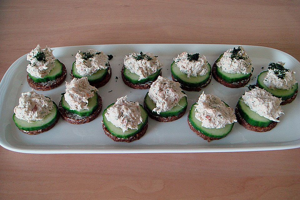 Cracker mit Räucherforellen - Mousse