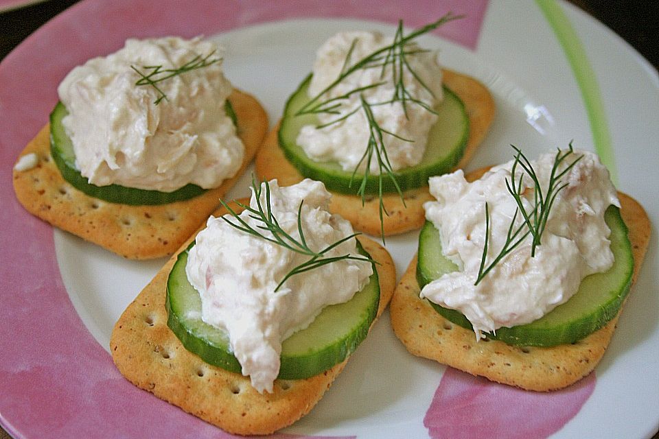 Cracker mit Räucherforellen - Mousse