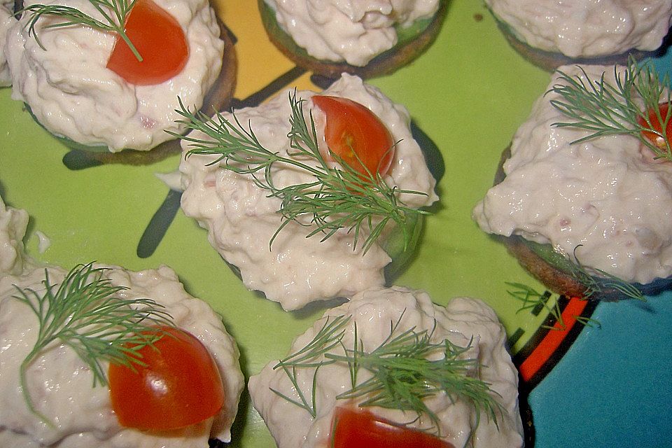 Cracker mit Räucherforellen - Mousse