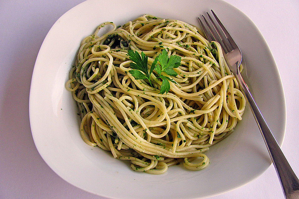 Spaghetti mit Salsa Verde