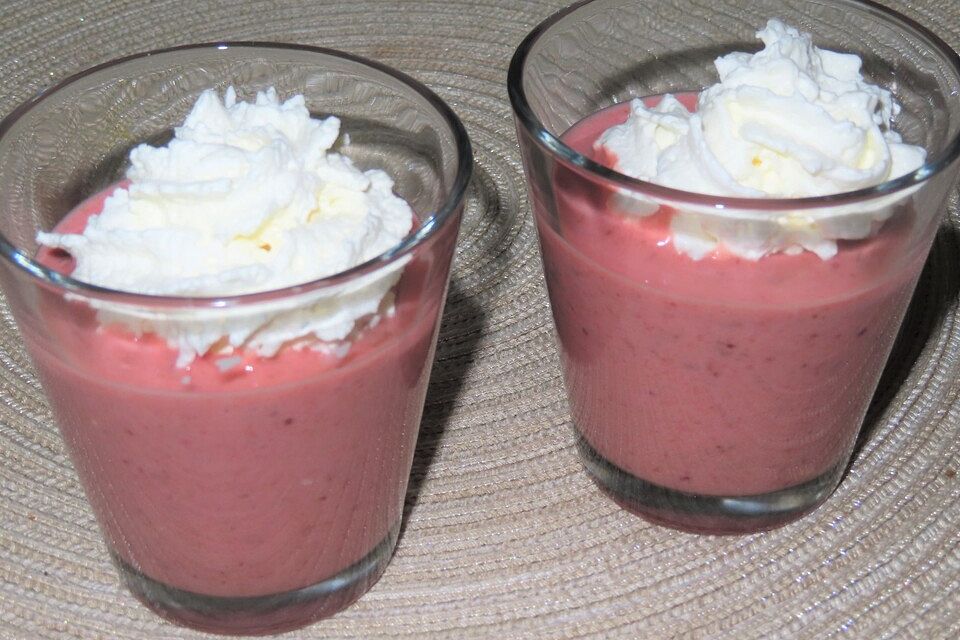 Zwetschgencreme mit Zimtsahne