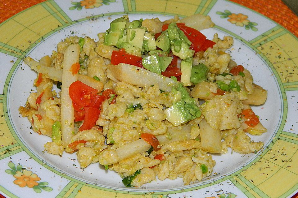 Avocado-Spätzle mit Schwarzwurzel