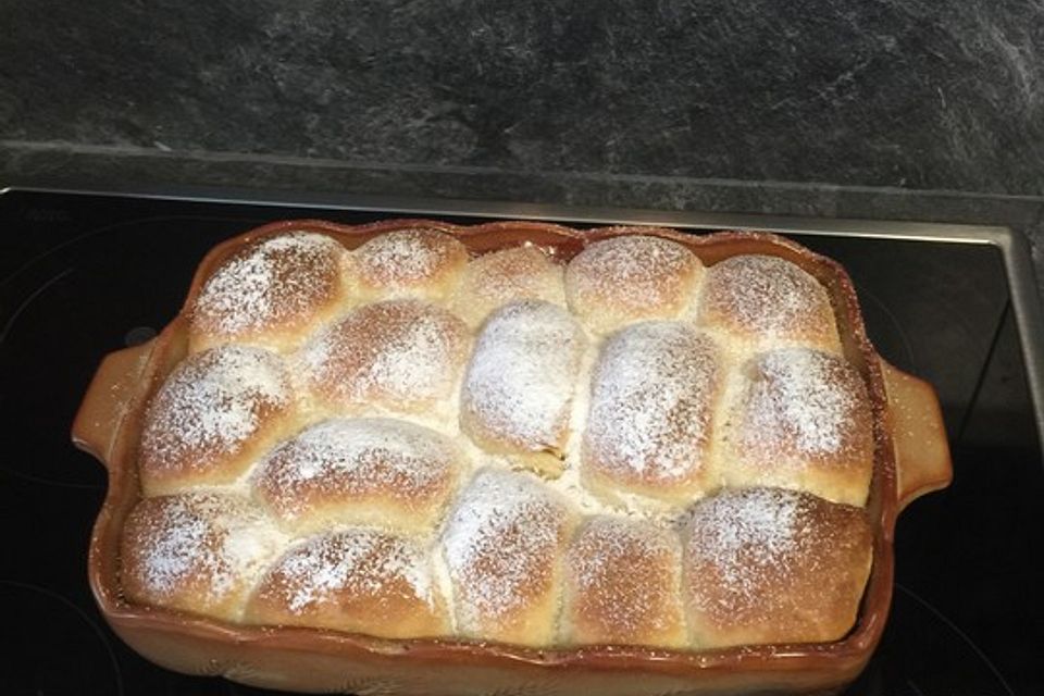 Kärnter Buchteln mit Pflaumenmus