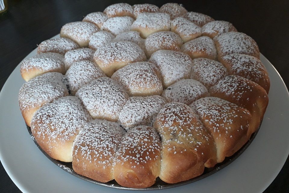 Kärnter Buchteln mit Pflaumenmus