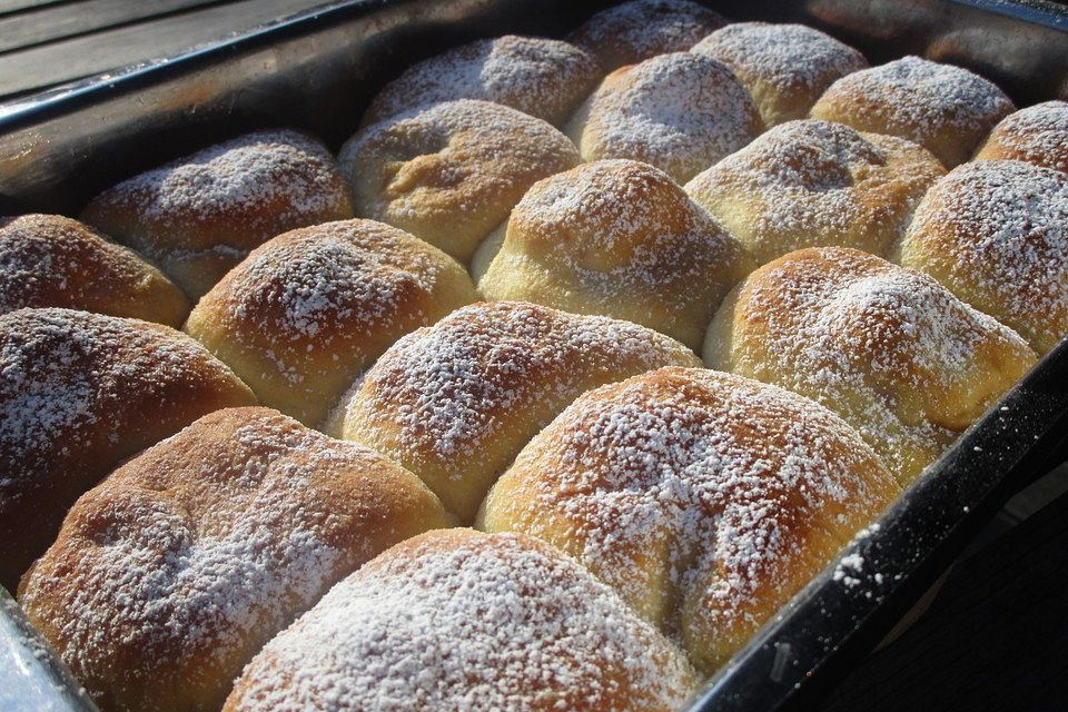 Kärnter Buchteln mit Pflaumenmus