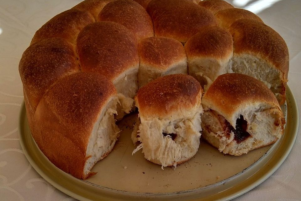 Kärnter Buchteln mit Pflaumenmus