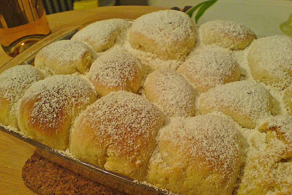 Kärnter Buchteln mit Pflaumenmus