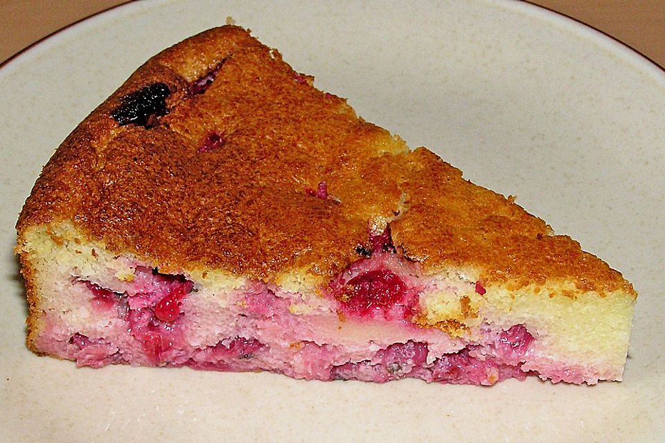 Grießkuchen mit Johannisbeeren