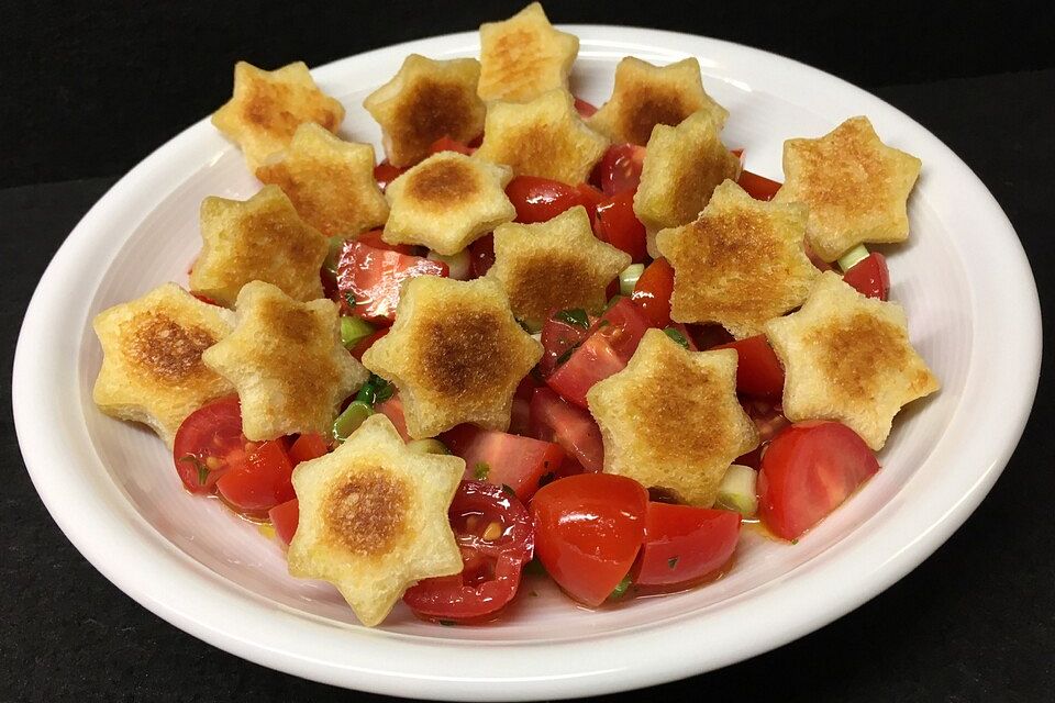 Tomatenbrotsalat mit Lauchzwiebeln