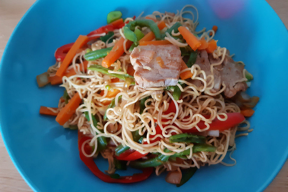 Pancit Bihon - Philipinisches Wokgericht