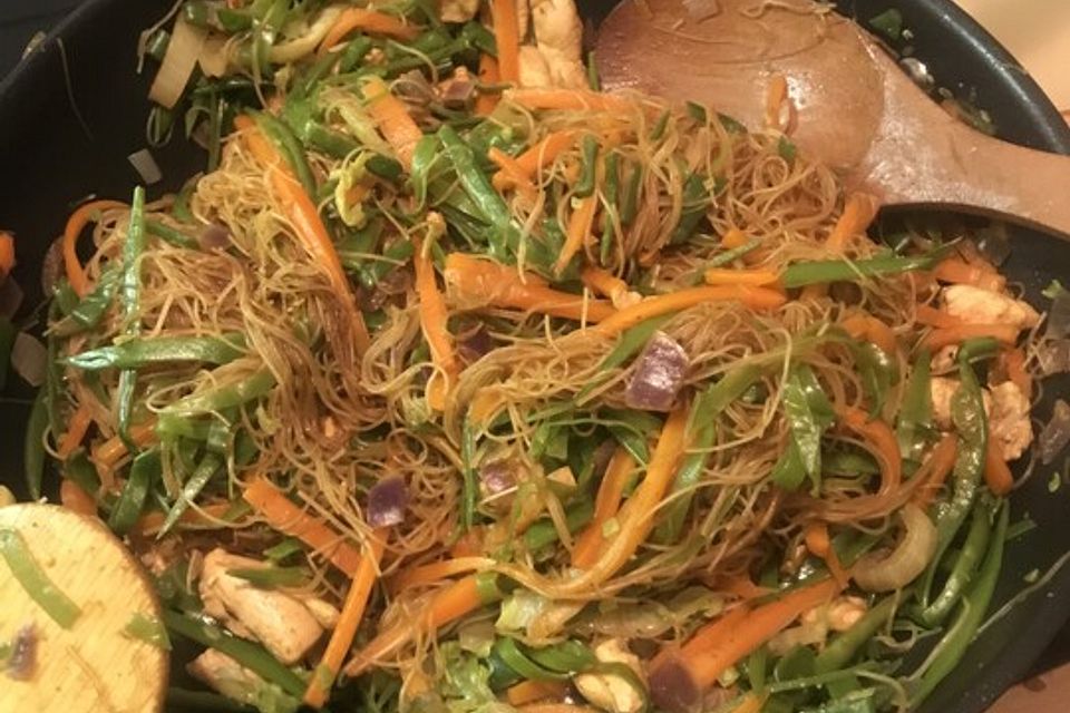 Pancit Bihon - Philipinisches Wokgericht