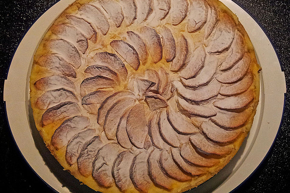 Feiner Apfelschmandkuchen mit Eierlikör