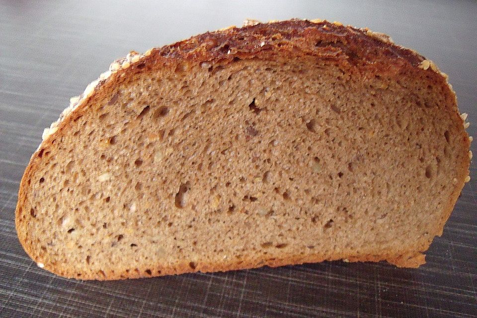 Bauernbrot mit Körnern