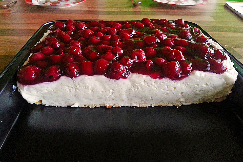 Milchreiskuchen mit Kirschen