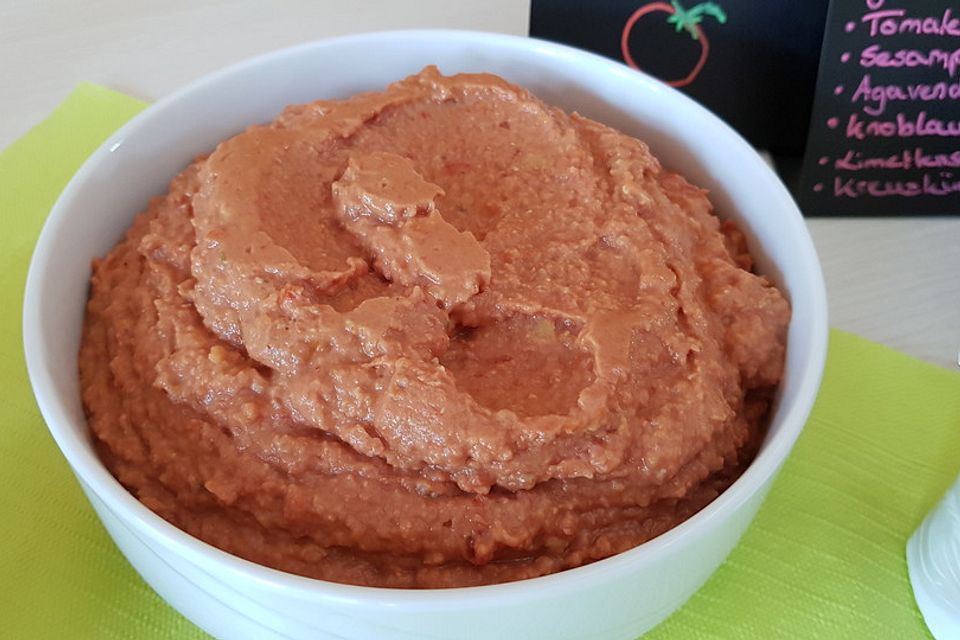 Rote Linsen-Tomatendip