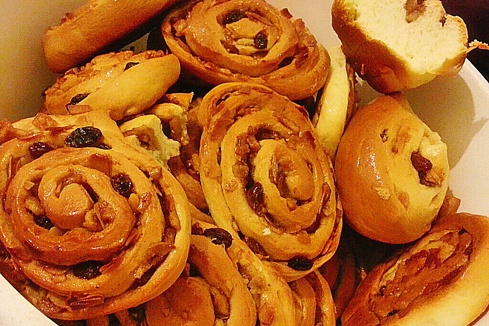 Apfel-Zimtschnecken mit Mandeln