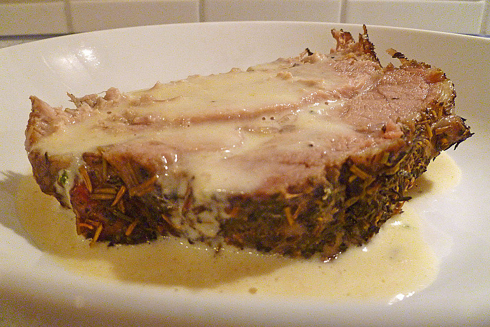 Köstlicher Kräuterbraten mit Sahnesauce