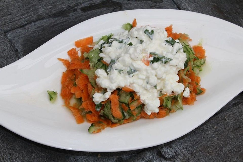 Möhren-Gurken-Salat