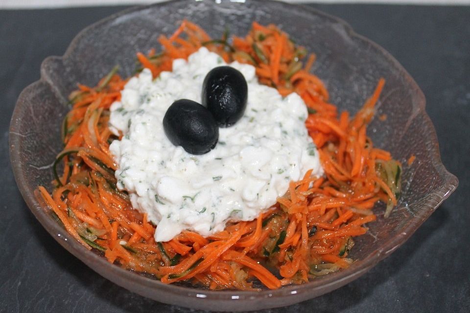 Möhren-Gurken-Salat