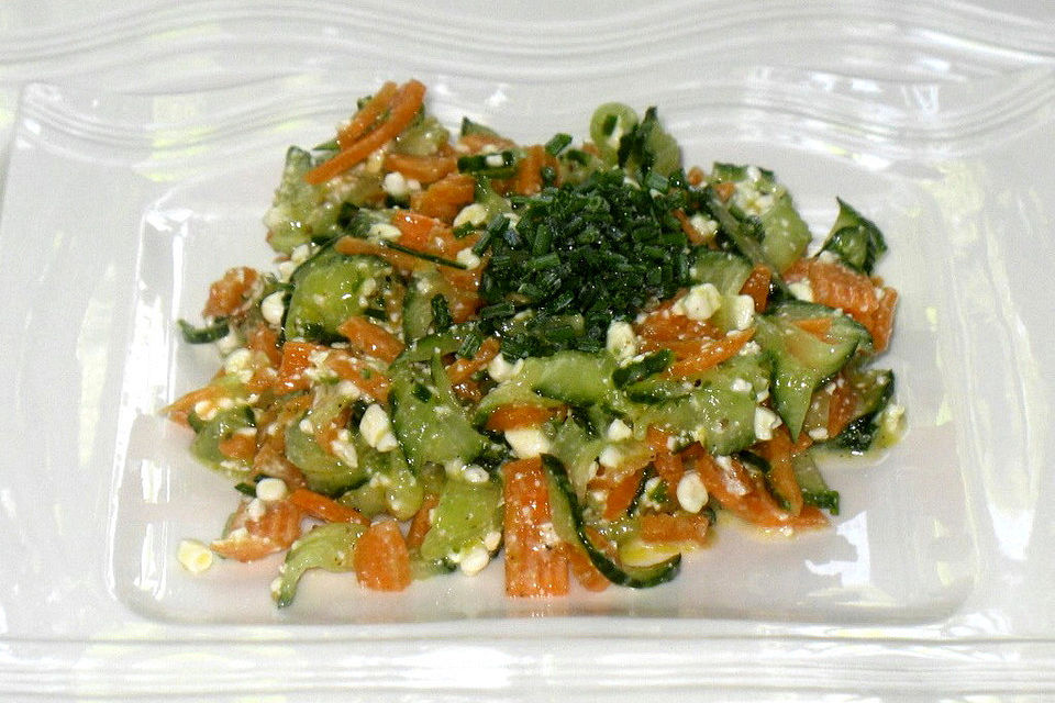 Möhren-Gurken-Salat