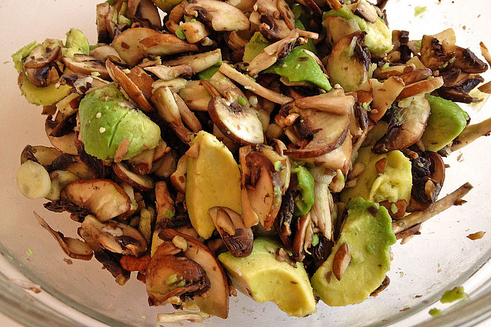 Geknofelter Zucchini-Champignon-Salat