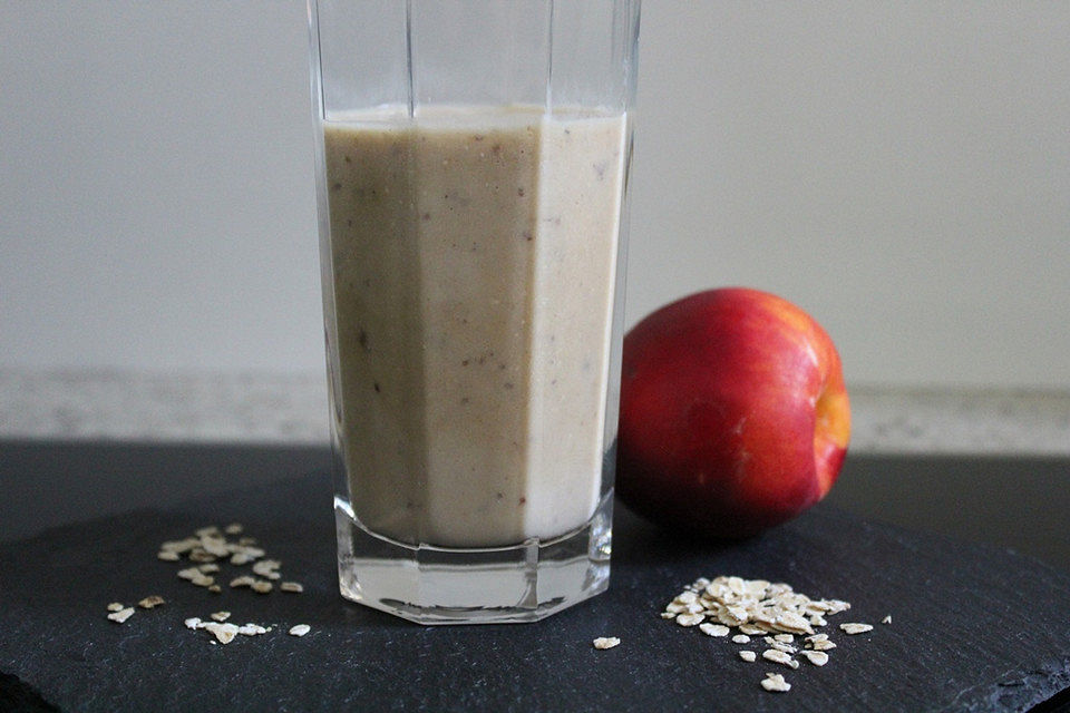 Fruchtiger Frühstücksshake mit Haferflocken