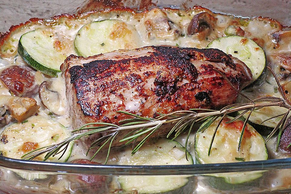 Smokeys Schweinefilet im Zucchinibett