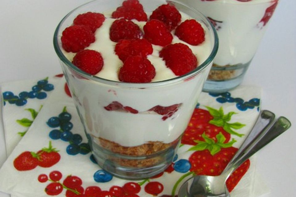 Beeren-Amaretti-Quark