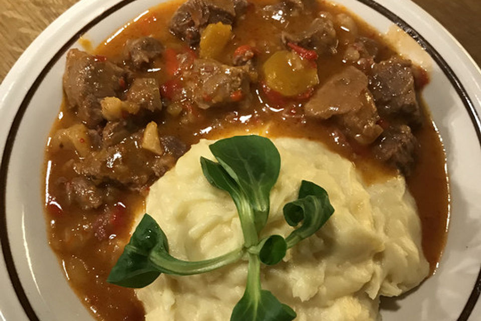 Gemischtes Gulasch im Schnellkochtopf