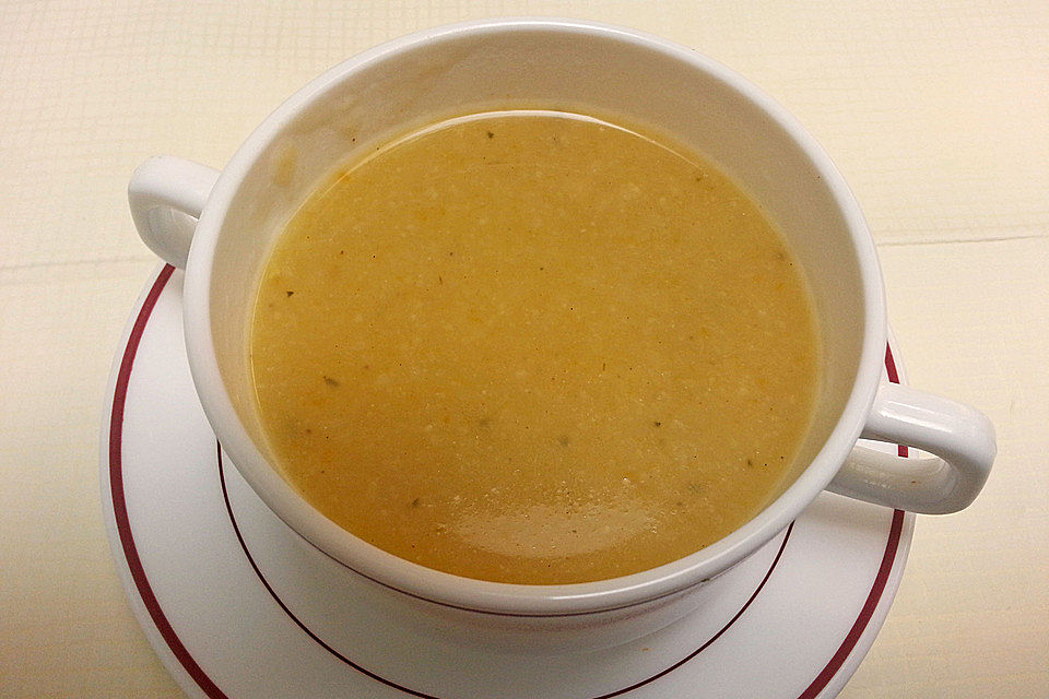 Kartoffel-Cremesuppe mit Parmesan