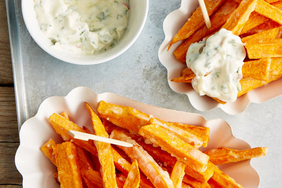 Knusprig frittierte Süßkartoffel-Pommes