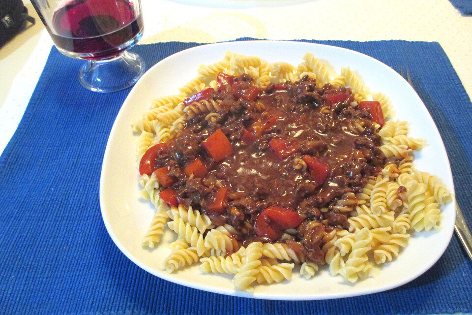 Hackfleisch-Paprika-Nudel-Topf